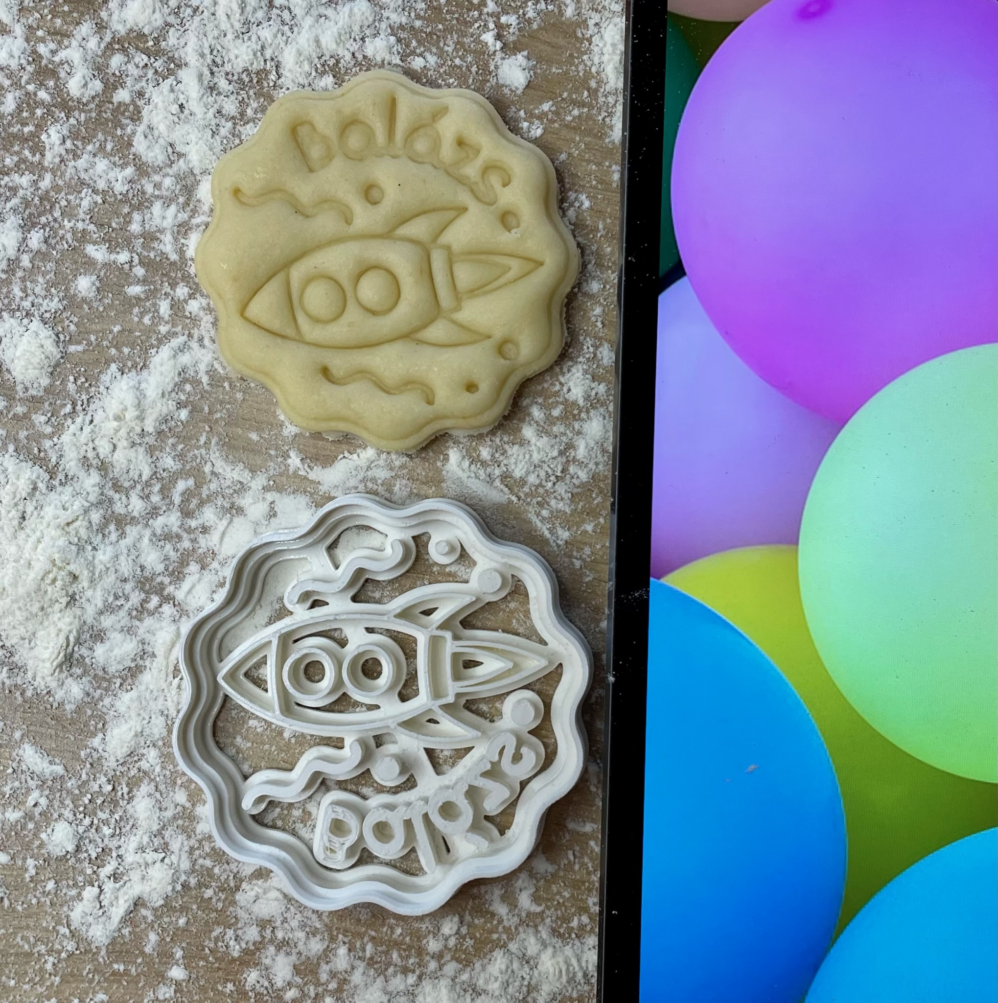 Egyedi névvel ellátott űrhajós sütikiszóró